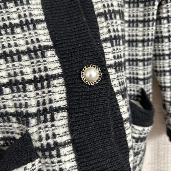 Aritzia Babaton Merino Wool Oversized Sweater Cardigan Black White Size XXS - Picture 6 of 8